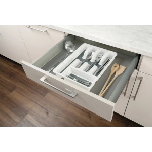 Portaposate Wenko bianco con 5 scomparti e rivestimento antiscivolo in un cassetto della cucina.