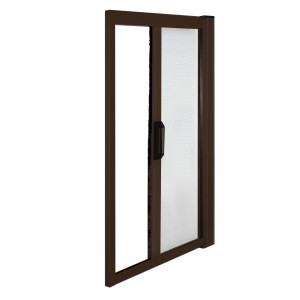 Zanzariera scorrevole marrone per porte finestre.