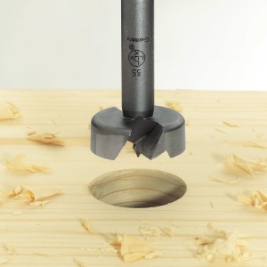 Punta Forstner LUX che fora il legno. Punta da legno con diametro di 50 mm.