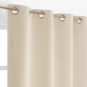 Tenda in tessuto beige t.b.t. con occhielli su bastone.