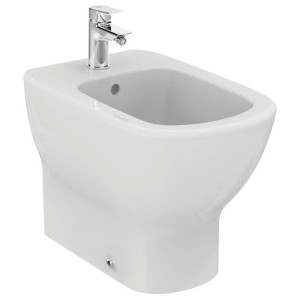 Bidet t.b.t. bianco con rubinetto, vista frontale.