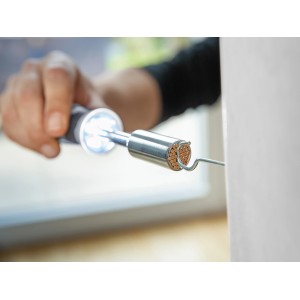 Chiave a bussola universale LUX Comfort con luce LED che allenta una vite.