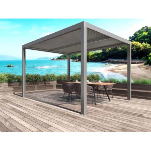 Gazebo t.b.t. grigio con tavolo e sedie su una terrazza in legno sulla spiaggia.