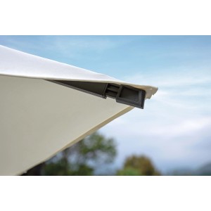 Dettaglio di un ombrellone, accessorio per la protezione solare.