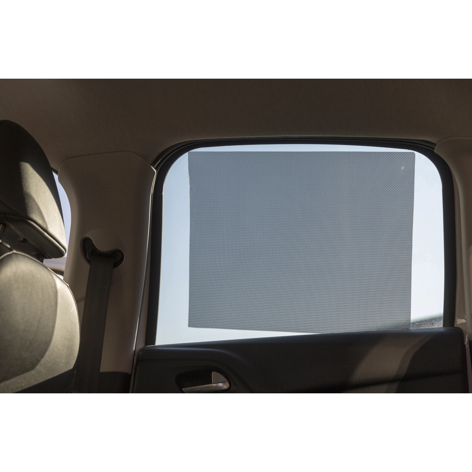 Parasole t.b.t. per auto, fissato al finestrino laterale posteriore.
