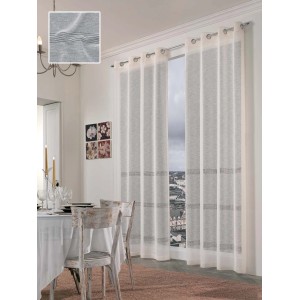 Tenda t.b.t. chiara e trasparente con discrete strisce per decorare le finestre.