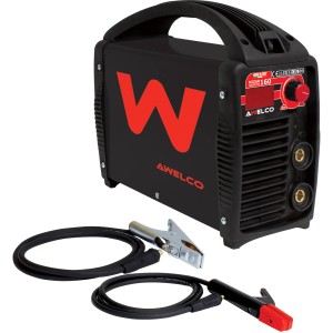 Saldatrice nera con cavi e morsetto. Saldatrice a elettrodo.