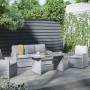 Set di mobili da giardino grigio con divano, tavolo e due poltrone.