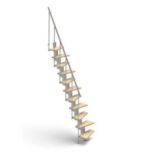 Scala interna t.b.t. con gradini in legno e ringhiera in metallo.