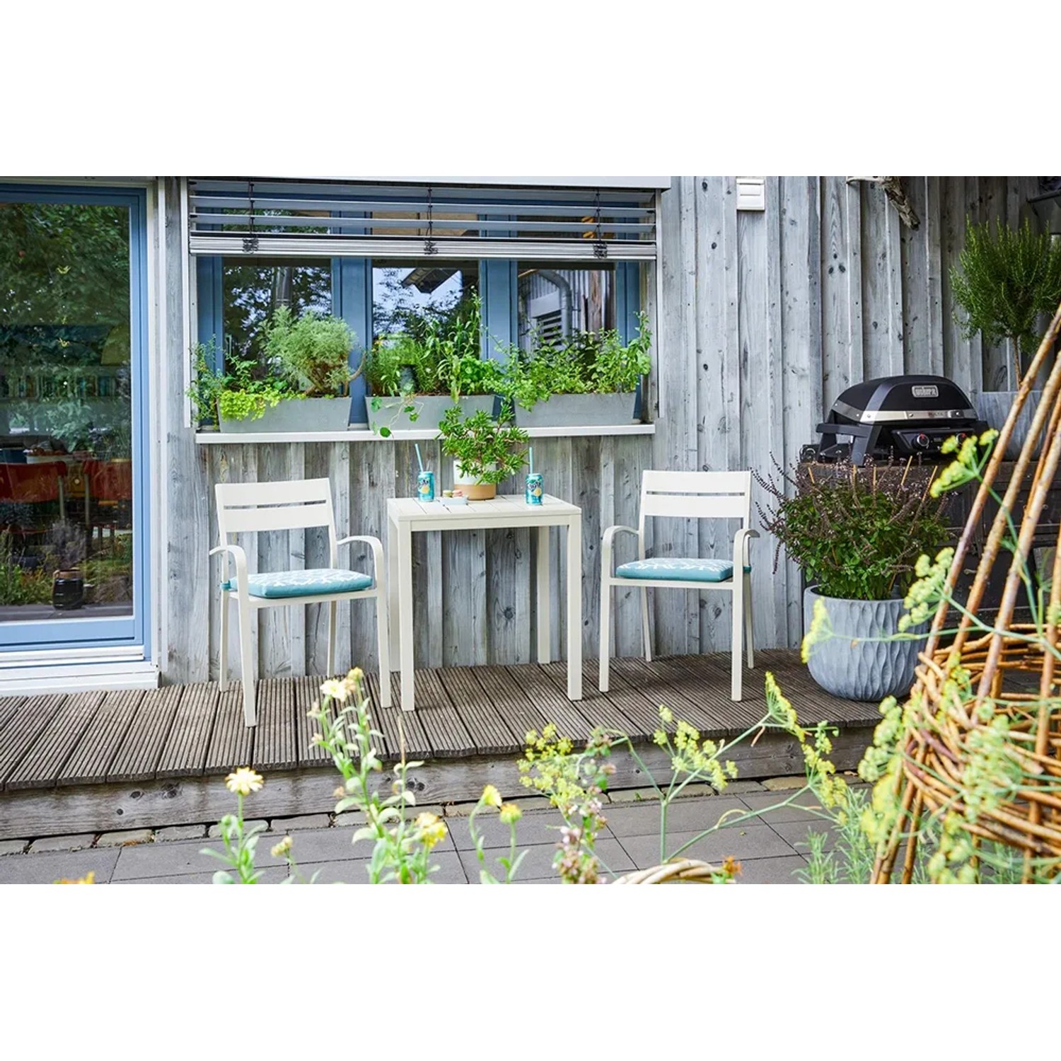 Sedia impilabile Prata con cuscino, mobili da balcone in alluminio color écru.