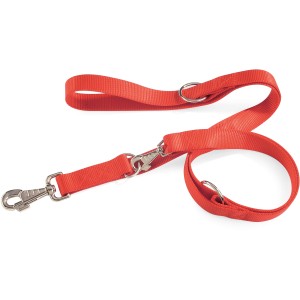 Guinzaglio rosso per cani con moschettone e passante per la mano.