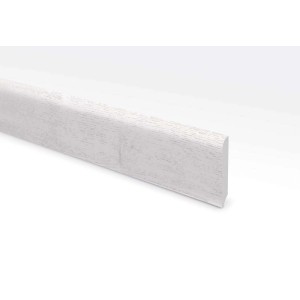 Battiscopa bianco con bordo arrotondato.