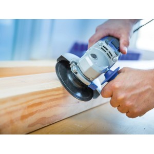 Levigatrice rotorbitale con platorello abrasivo che leviga il legno. Accessori per levigatura.