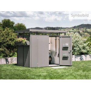 Casetta attrezzi Biohort HighLine grigio quarzo metallizzato in giardino. Porta singola aperta mostra attrezzi, fioriera.