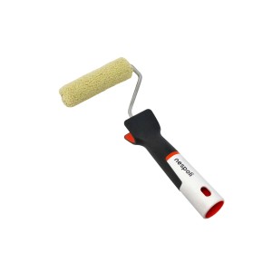 Rullo per pittura t.b.t. con manico nero per una pittura precisa.