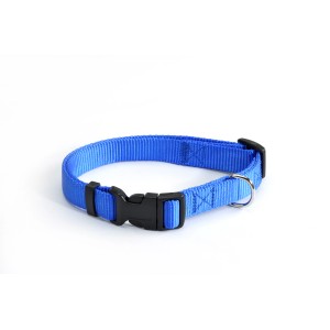 Collare per cani t.b.t. blu in nylon con fibbia nera e anello in metallo.