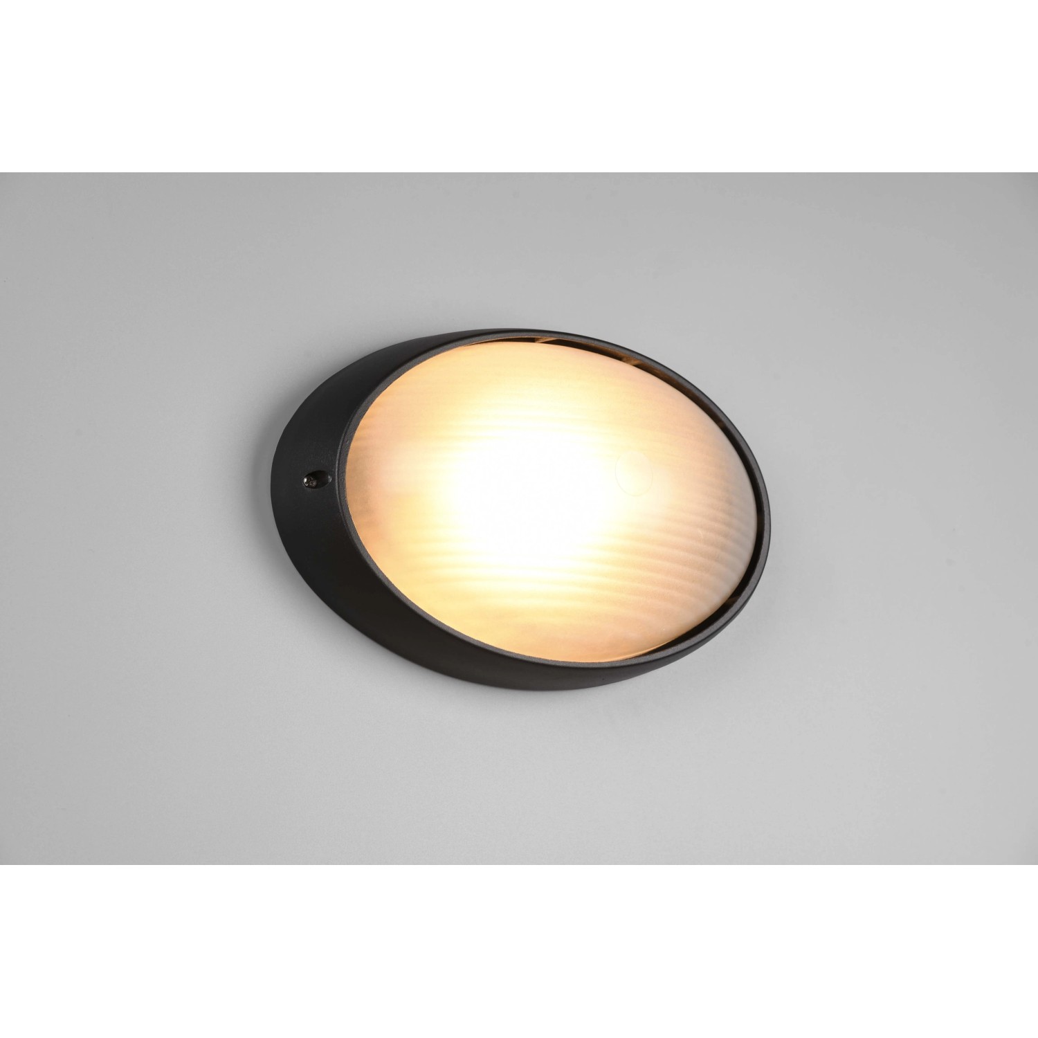 Plafoniera da esterno ovale t.b.t. nera con luce diffusa.