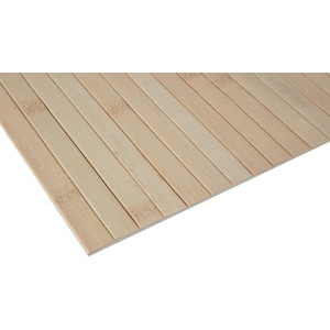 Tappeto/zerbino da cucina in bambù chiaro con strette strisce diagonali.