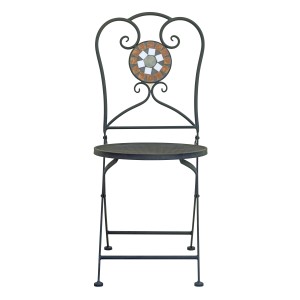 Sedia da giardino t.b.t. con dettaglio a mosaico sullo schienale.