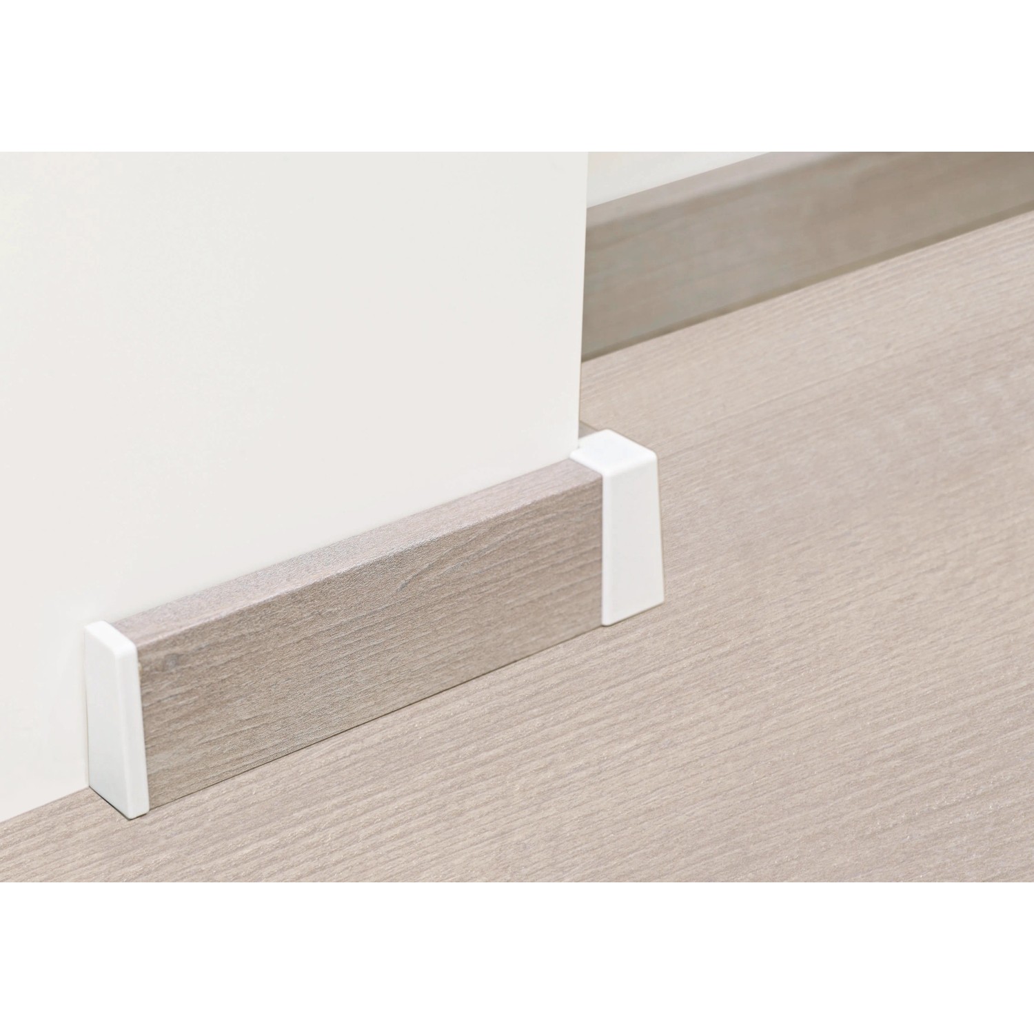 Angolo esterno Kaindl, set da 2 pezzi, per battiscopa 50/18 in bianco. Accessori per laminato e parquet.