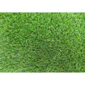 Primo piano di erba sintetica verde t.b.t.