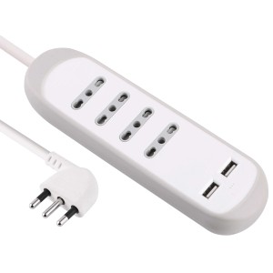 Multipresa t.b.t. bianca con quattro prese e due porte USB.