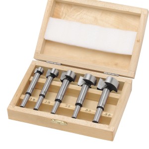 Set di 5 punte Forstner (15-35 mm) in scatola di legno per forature precise nel legno.