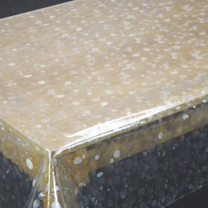 Tovaglia trasparente con motivo, ideale per proteggere il tuo tavolo.