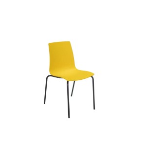 Sedia da giardino gialla con struttura in metallo nero.