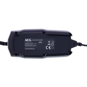 Caricabatterie AEG 5A per manutenzione e riparazione auto.