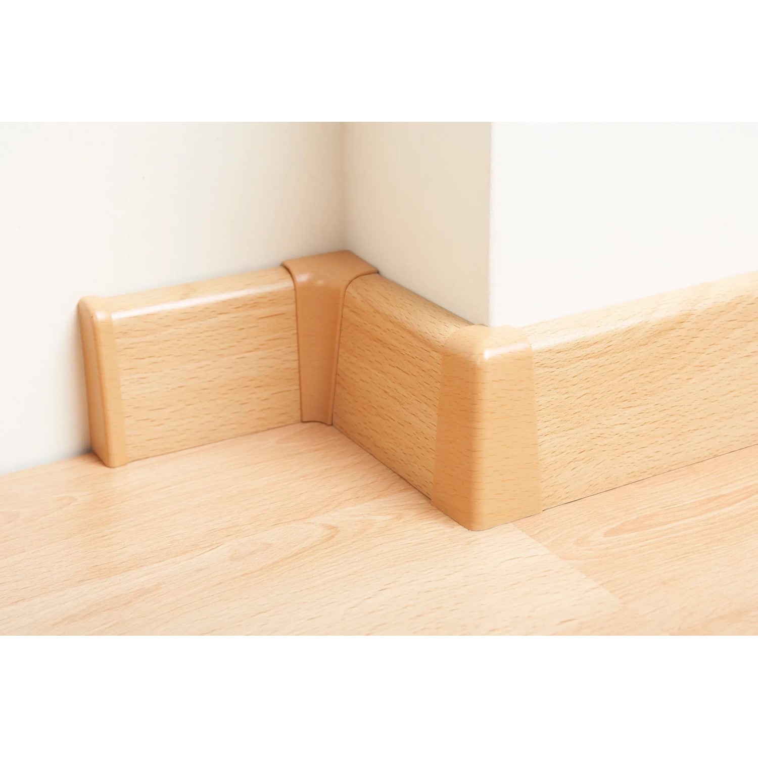 Angolo esterno noce OBI (confezione da 2) per battiscopa, 60x20mm, per installazione senza attrezzi.