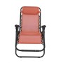 Lettino relax arancione con struttura nera per giardino o terrazza.