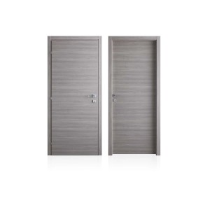 Due porte interne grigie con venature orizzontali e maniglie argentate.