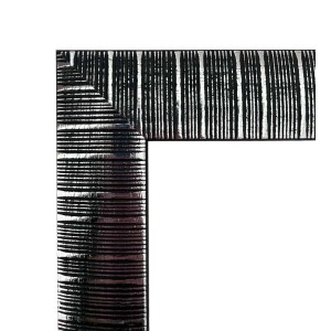 Dettaglio della cornice dello specchio da parete t.b.t. con motivo a strisce argento e nero.