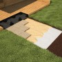 Costruzione di terrazze con membrane bituminose e lastre. Paesaggio del giardino.