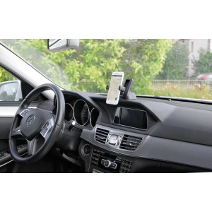 Supporto smartphone in auto sul cruscotto, accessorio interno auto.