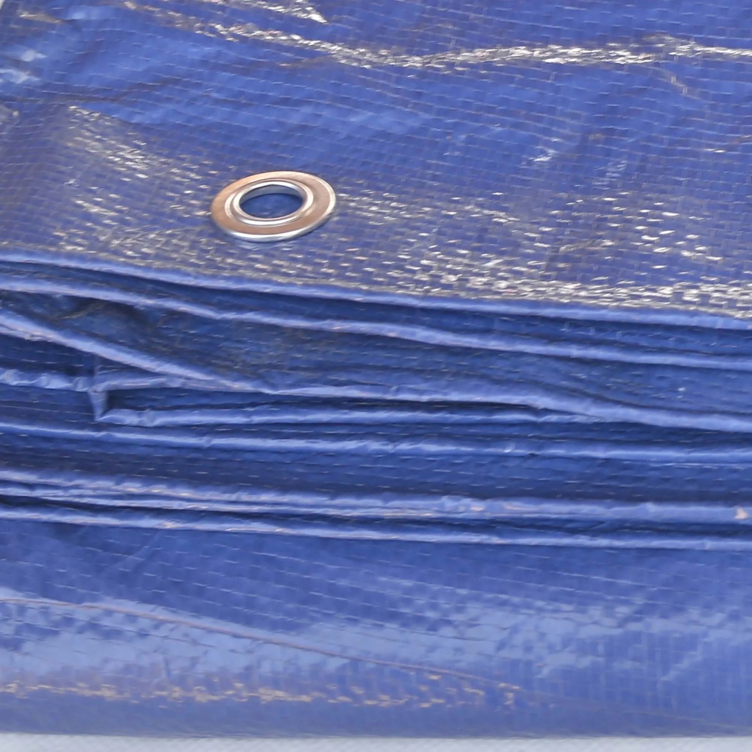 Telone di copertura blu con occhiello, ideale per coprire e proteggere.