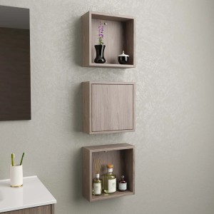 Tre pensili bagno t.b.t. grigi in diversi design su una parete.