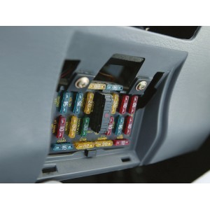 Set di fusibili in auto: Vari fusibili auto nella scatola dei fusibili per l'elettricità dell'auto.