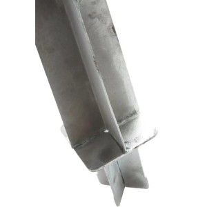 Ancoraggio a terra in metallo per tutori e piante rampicanti in giardino.