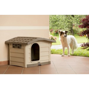 Cuccia per cani beige con tetto marrone, adatta per uso esterno.