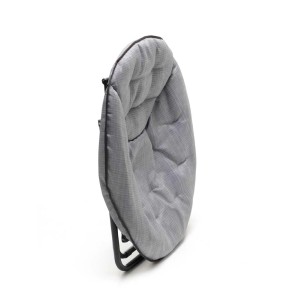 Sedia da esterno grigia piegata t.b.t. per patio e giardino.