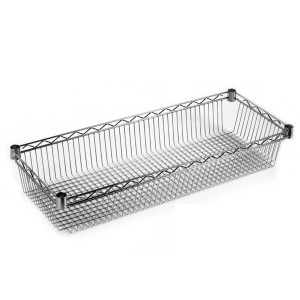 Cesto in filo metallico cromato per scaffali, per riporre oggetti.