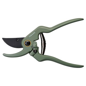 Cesoie da giardino Fiskars verdi, lama bypass per tagli netti fino a 18 mm di diametro.