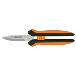 Forbici da giardino multiuso Fiskars SP320, arancio-nero, con lama seghettata e tagliafili.