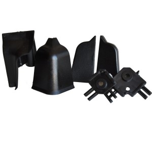 Set di accessori neri t.b.t. per cucine Top Cucina, composto da connettori angolari e coperture.