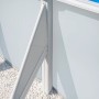 Dettaglio della piscina Gre Atlantis con pareti in acciaio bianca (915x470x132 cm) con puntone di supporto.