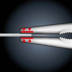 Dettaglio: Pinza per telefoni inglese professionale LUX 160 mm che taglia un filo.