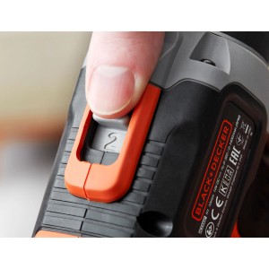 Dettaglio: Trapano avvitatore a percussione Black+Decker BCD003, impostazione a 2 velocità.