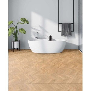 Pavimento in vinile chiaro a spina di pesce in bagno. Pavimenti vinilici di t.b.t.